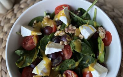 Sałatka z camembertem i winogronami dla insulinoopornych